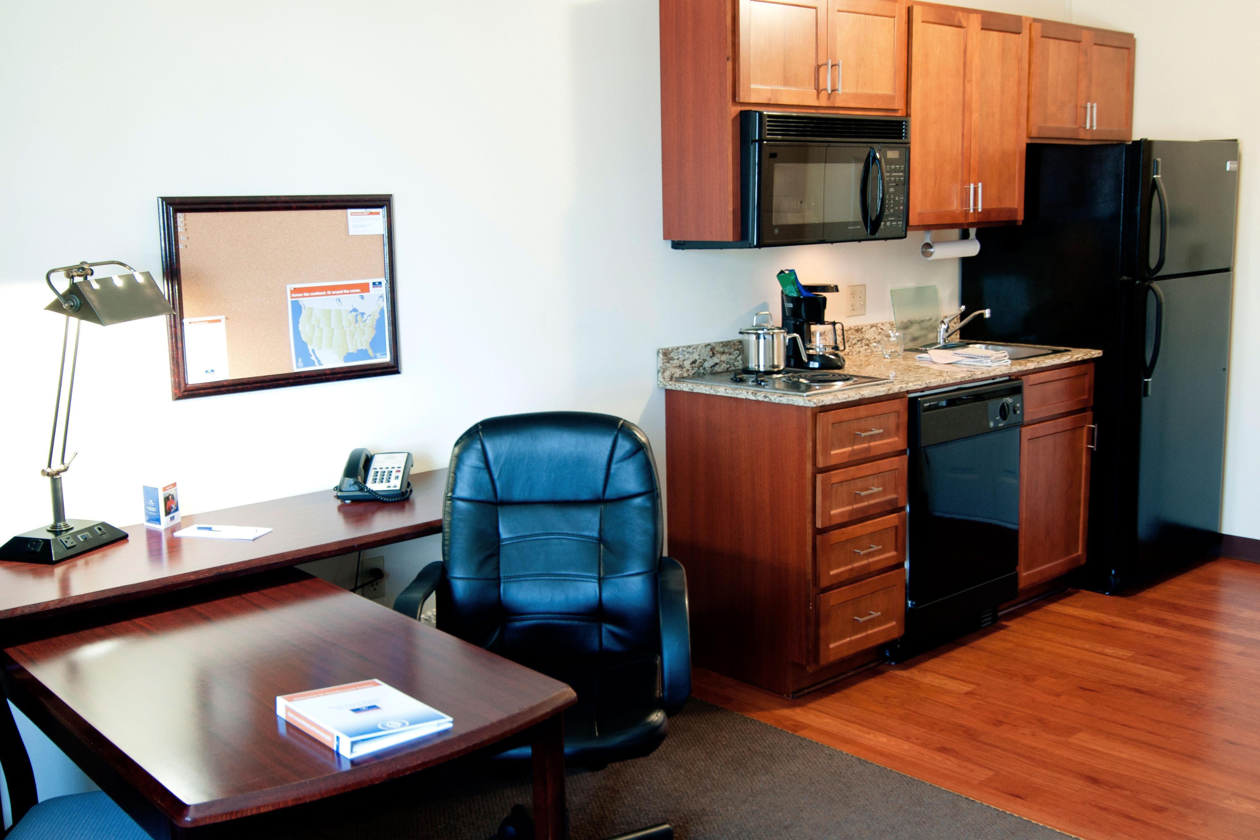 Candlewood Suites Salina By Ihg Exterior foto